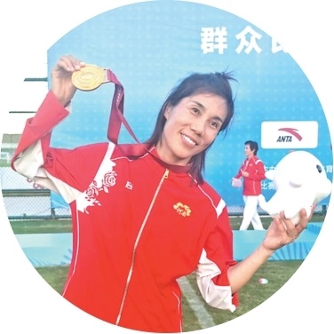 前中国女足队员范运杰全运会夺冠 “铿锵玫瑰”再度绽放