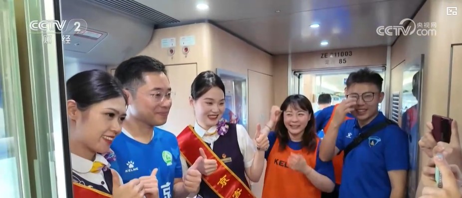 跟着球迷出发！记者体验首趟“苏超”球迷专列