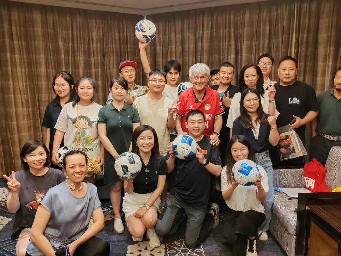 前国足教练米卢到常州为常州队加油