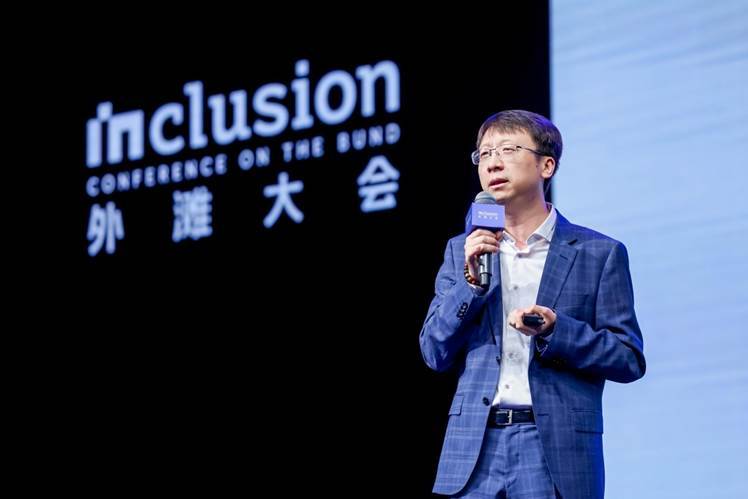 香港大学马毅指出当前AI仅具“知识”而非“智能”，自我纠错是关键