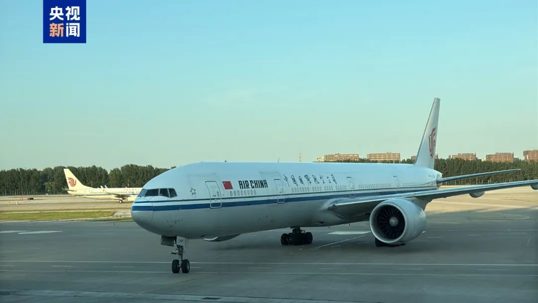 网友“第一视角”拍撤侨！“危机之中，祖国从不缺席”