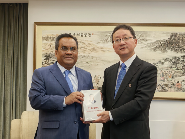 外交部亚洲司司长刘劲松会见马来西亚驻华大使诺曼