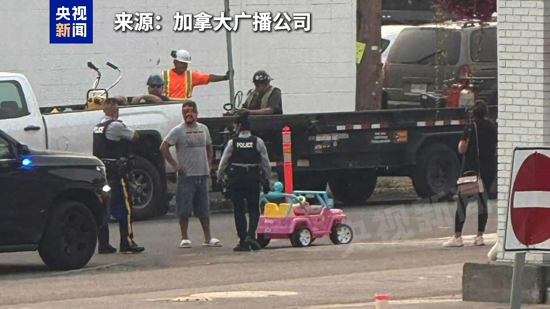 视频丨开玩具车上路还酒驾 加拿大一男子被捕