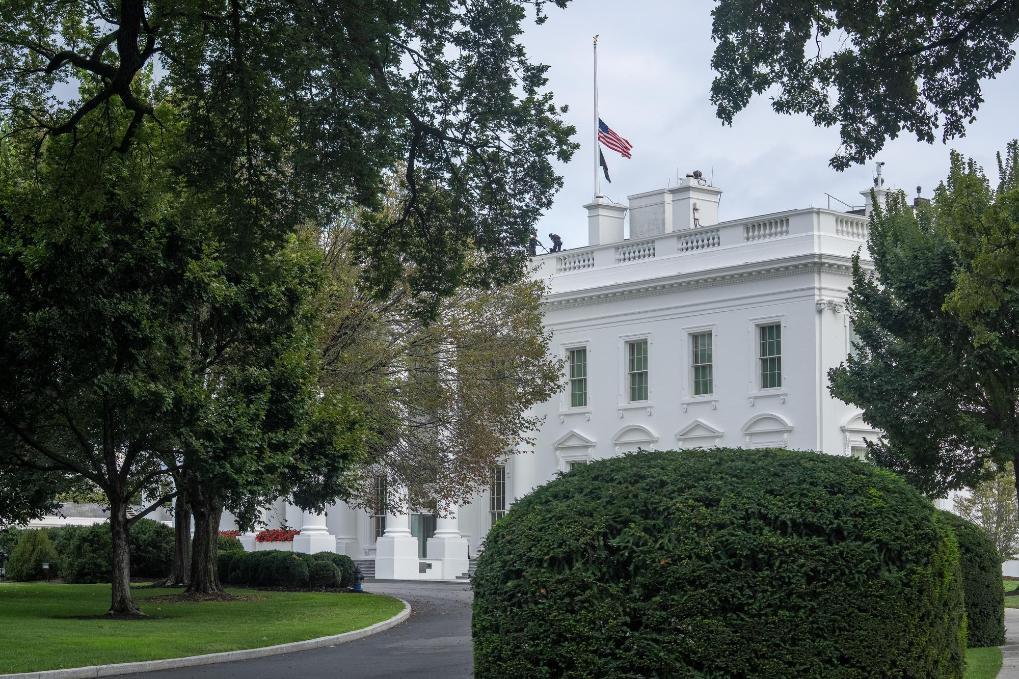 柯克被杀案“缉凶”闹乌龙 美FBI局长陷舆论漩涡