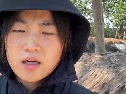 人生必须，珍惜眼前人，感恩每段情，笑对每一天，活在当下，放眼未来，而