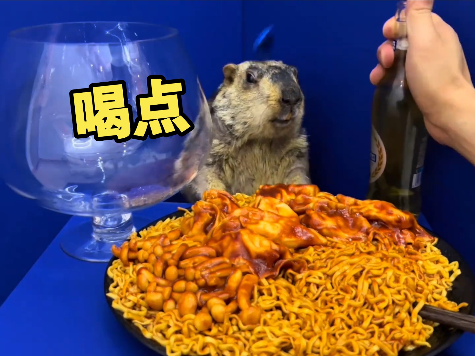 看他吃得多香啊