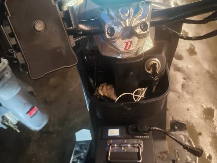 48v40安磷酸铁锂电动车电瓶，深远009刚刚好放得下，续航可达70公