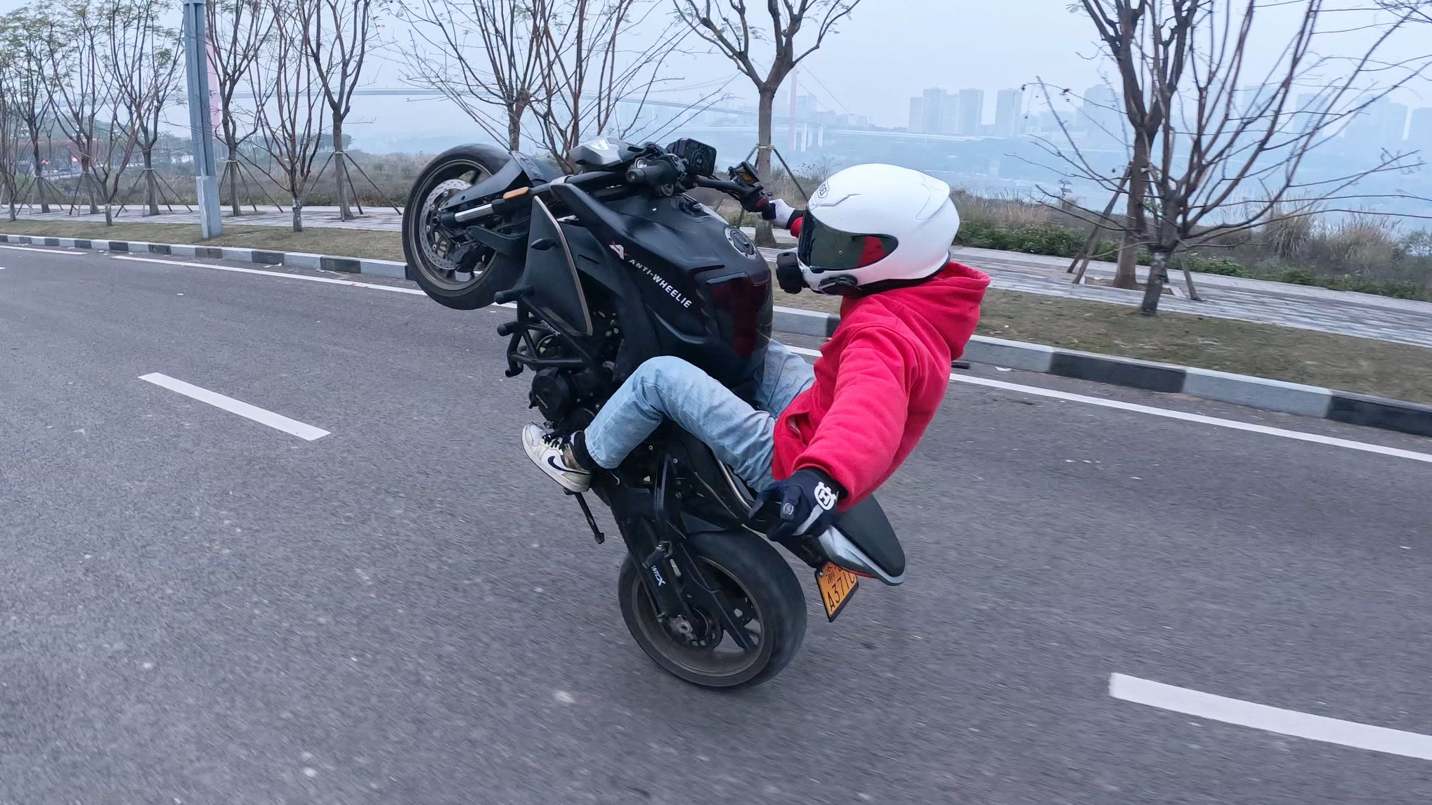 街车玩单手就很舒服~