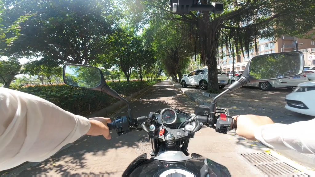 第一视角，你确定这是机动车道？