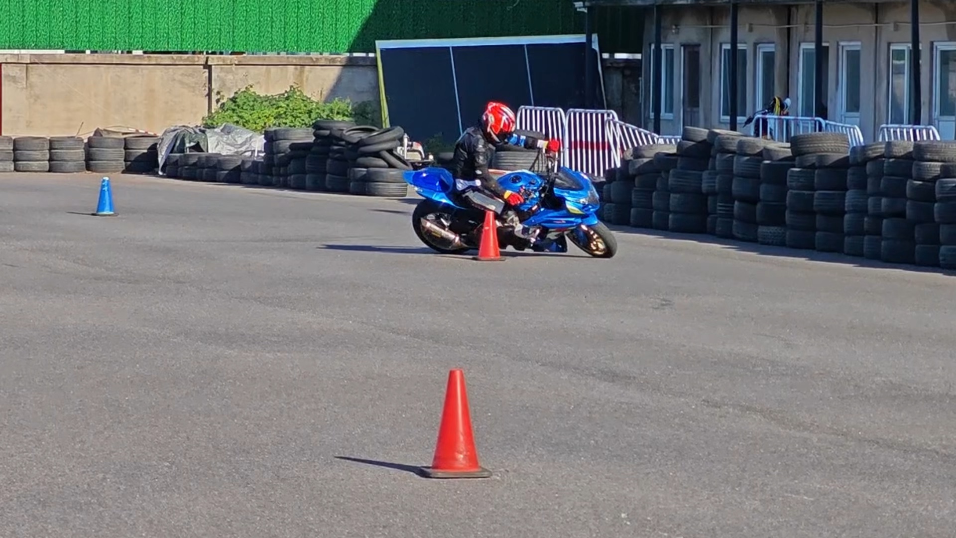 GSX-R1000。听音乐不要看骑车