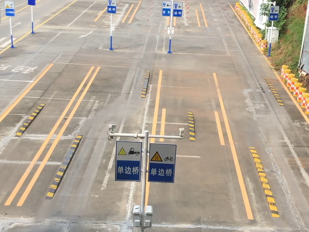 许多人第一次接触摩托车，是因为童年时对机械的好奇，或是因为电