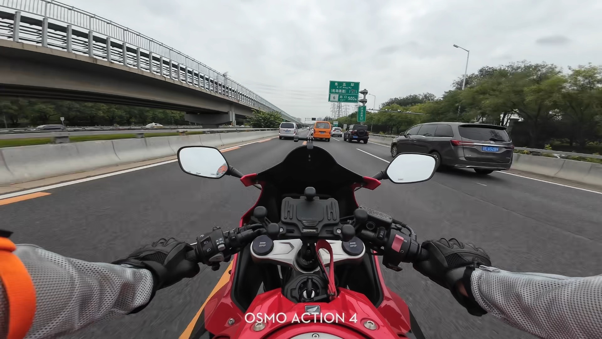 跑不快的老头乐cbr650r城市快速路