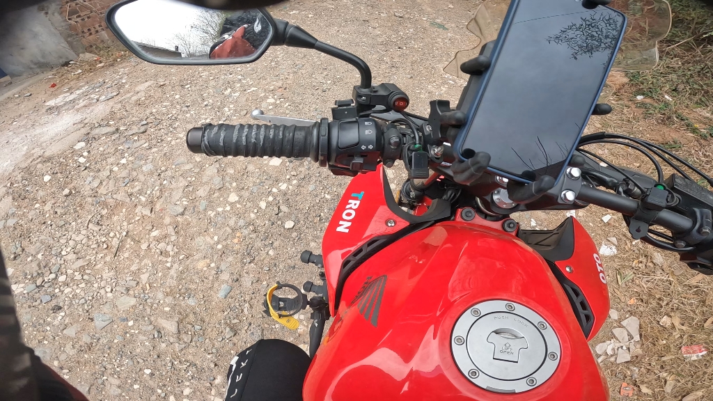 cB400F，算暴力骑吧