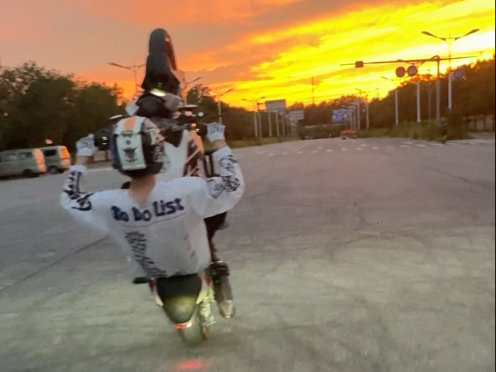 特技和晚霞更配