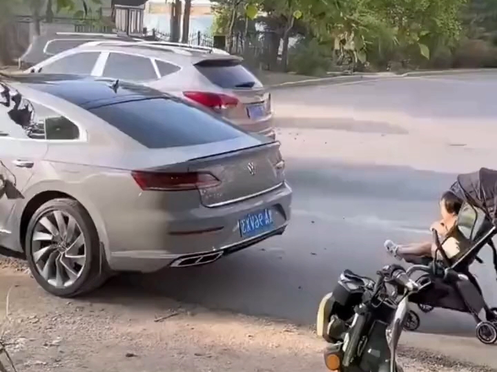 现在的婴儿车都这么先进了吗？