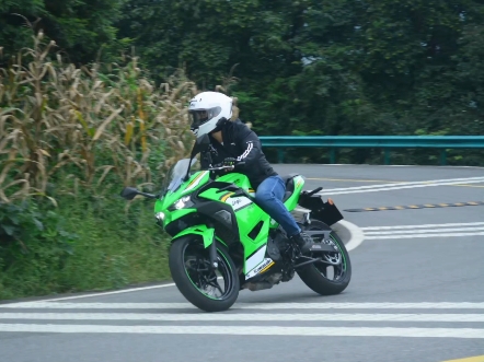 不着急，不烦恼，只要一辆车，一条路，一片天。”