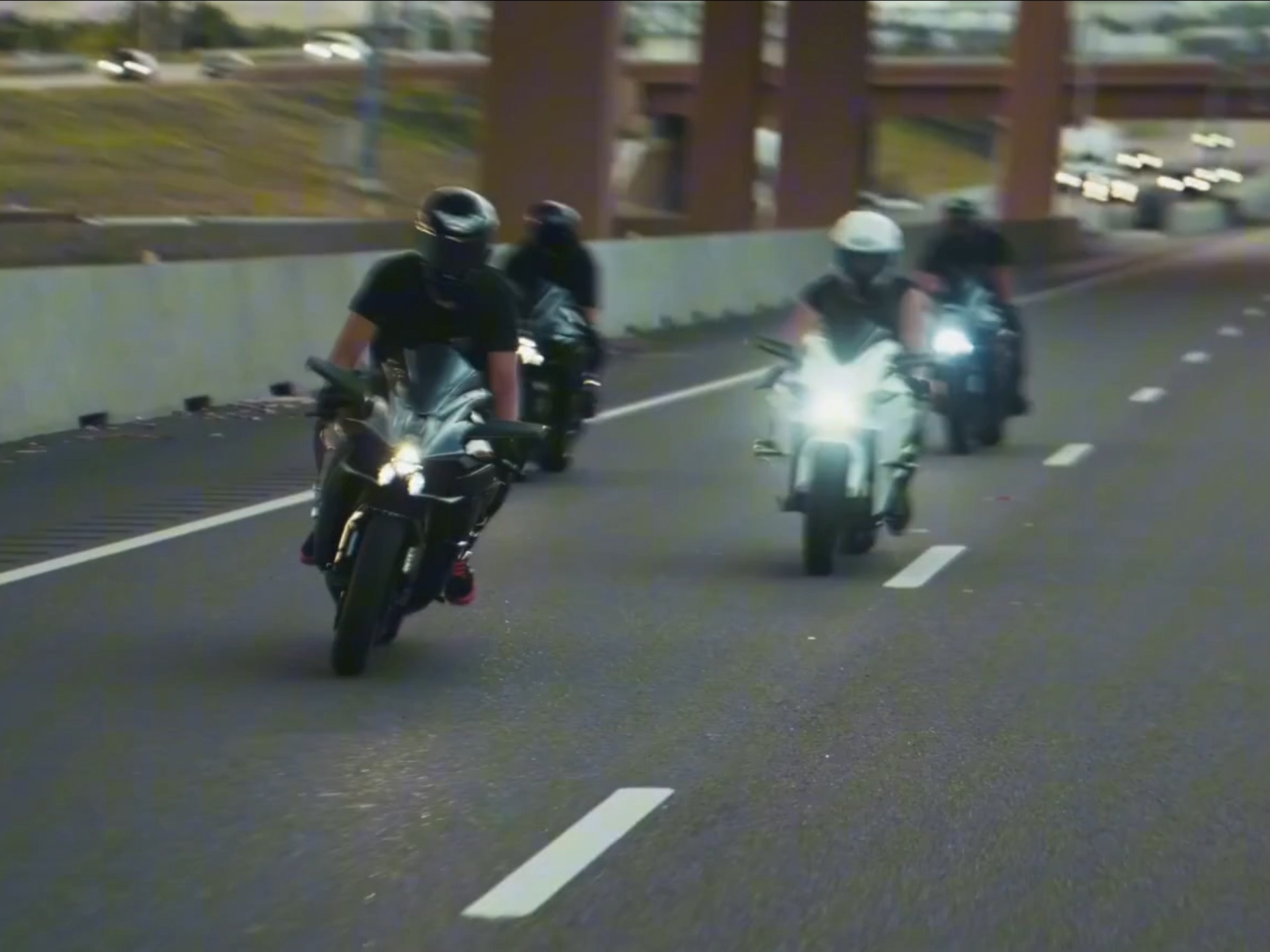 扭矩是真理，排量即正义。——川崎H2