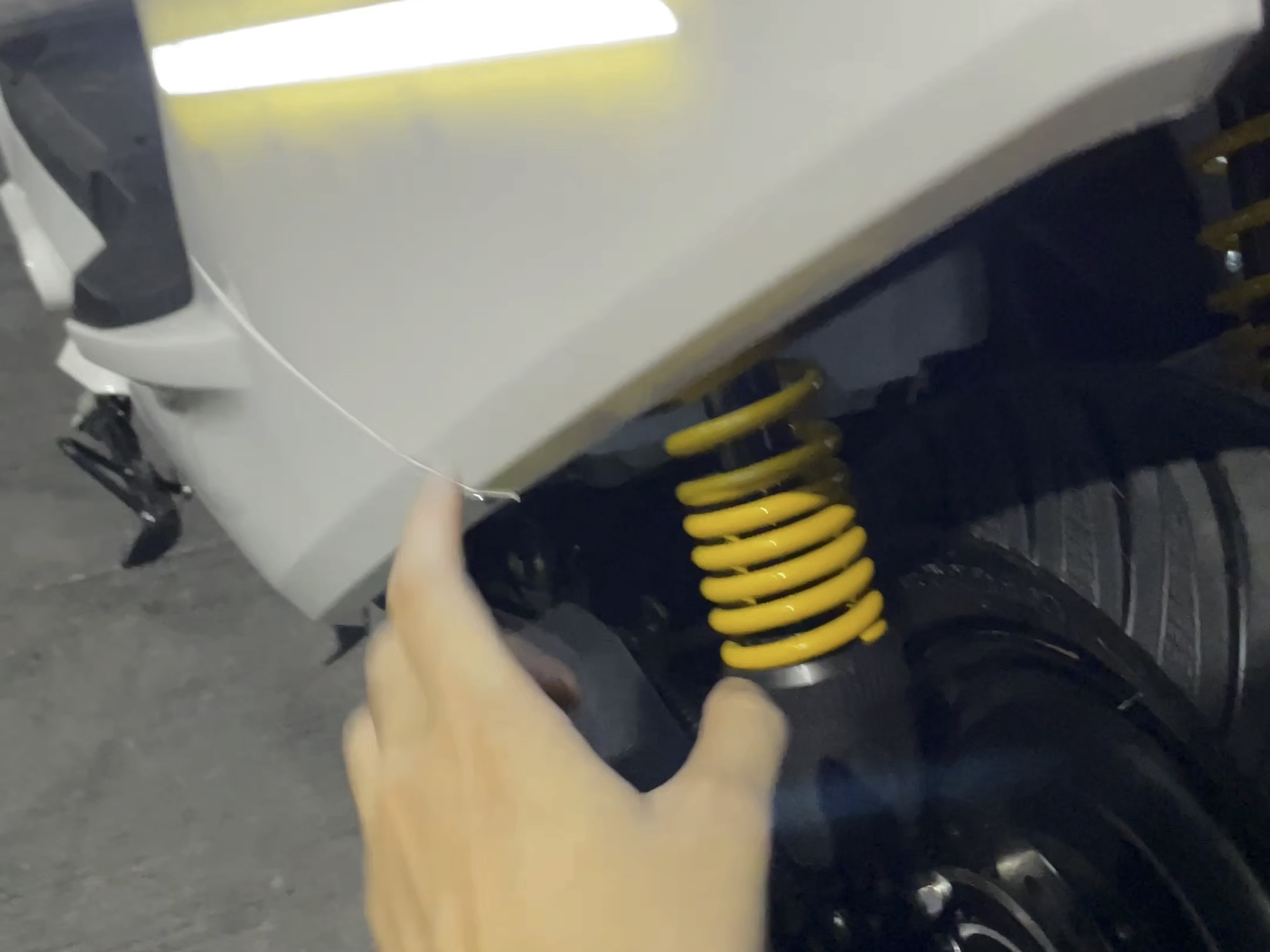 天桥实测！1999整车带电可上天桥可怕陡坡 重点还是新国标可上