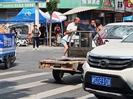 三轮老登被制服