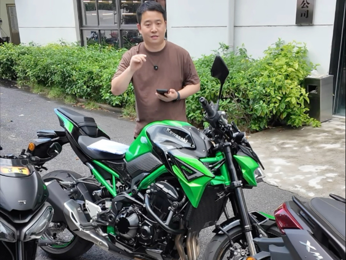 24年川崎Z900 糖果绿 准新3400公里