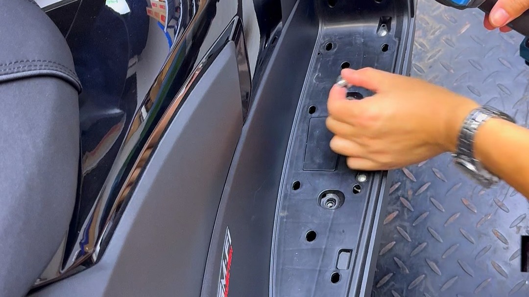 新大洲本田NS150GX不锈钢护杠铝合金脚踏安装教程