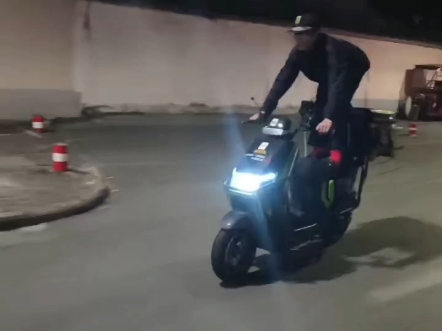 《人车合一：白鹤亮翅》