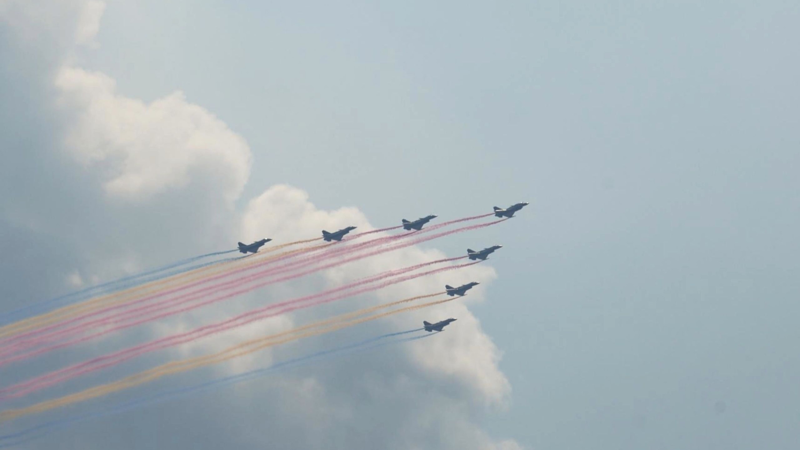 九三阅兵 飞行编队路人视角 4K片段