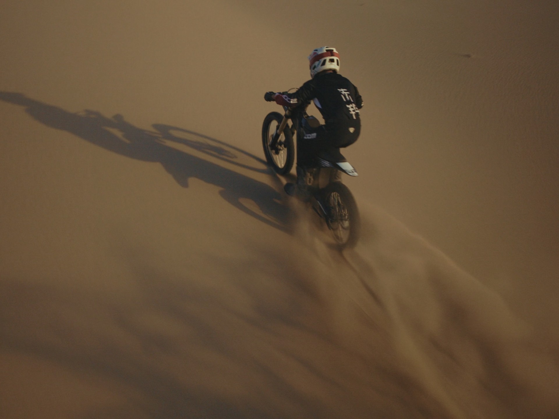 易造 R1 穿越机混剪