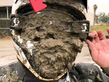 刮泥巴用的越野眼镜，快速清理眼前视线 #快成长计划 #文娱百科