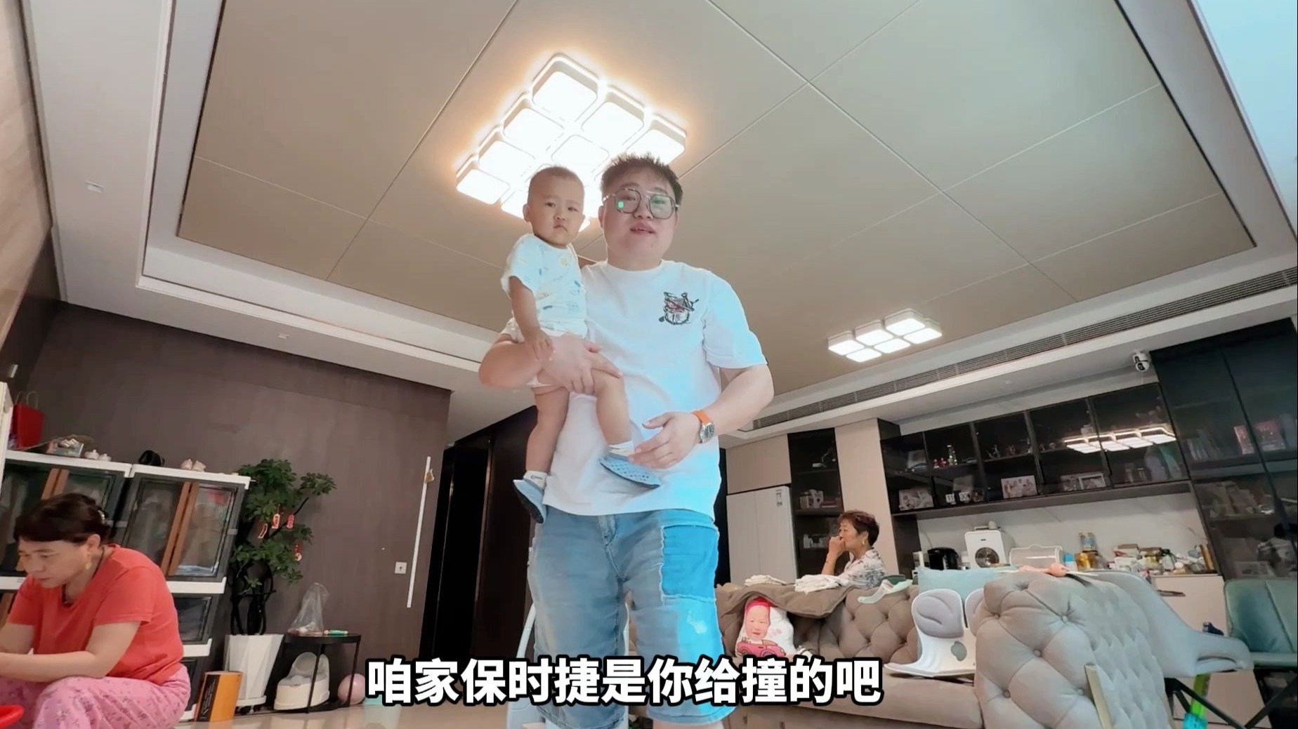 媳妇开车把保时捷给撞了，吓得不敢跟老公说，结果老公一顿训