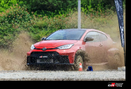 体验一下硬核拉力钢炮GR YARIS