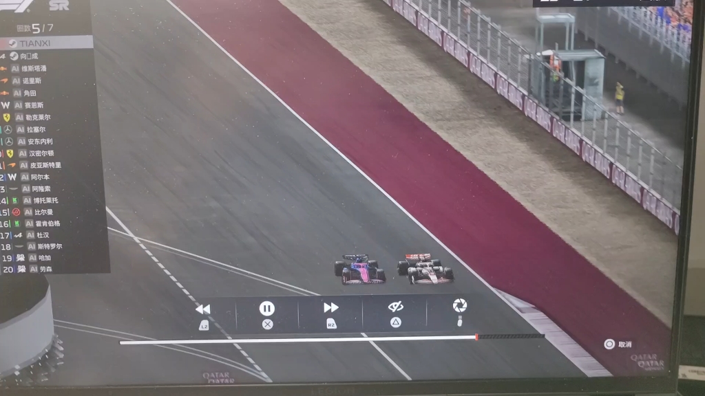 和朋友玩F1 25时因为一个事故起了争执，大家能帮看看到底哪张