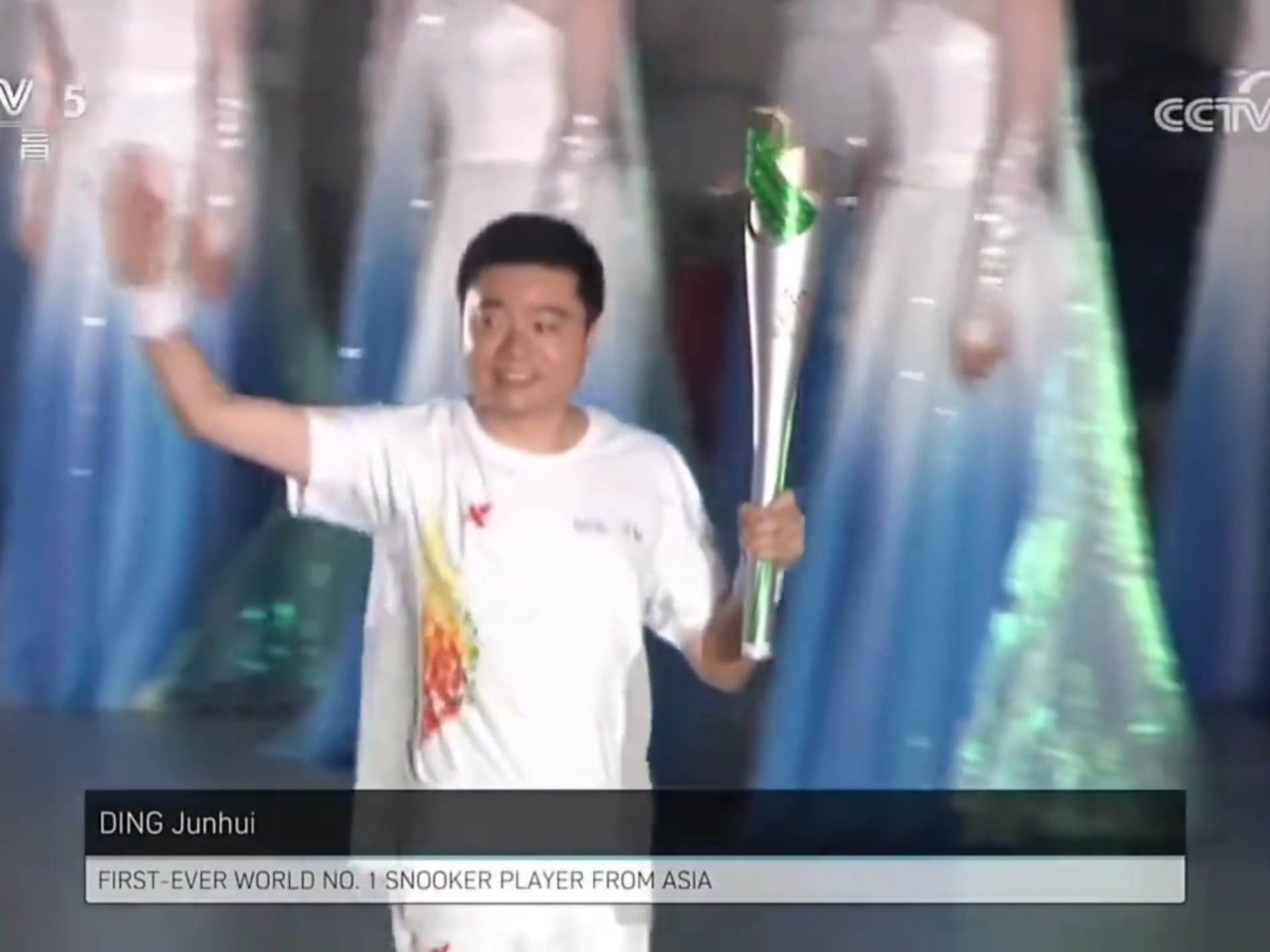 丁俊晖担任世运会火炬手，时隔17年再一次成为火炬手