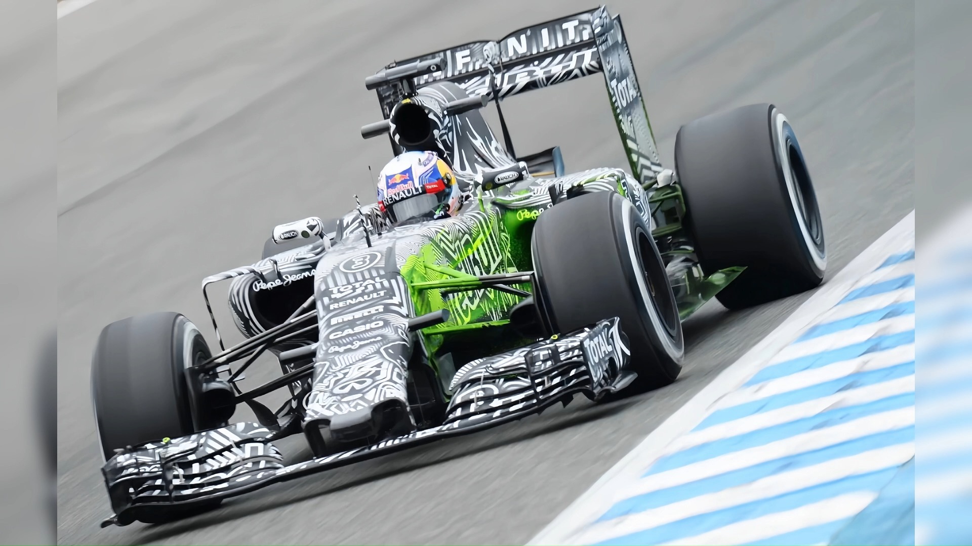 2015年冬测，红牛RB11的黑白花牛涂装