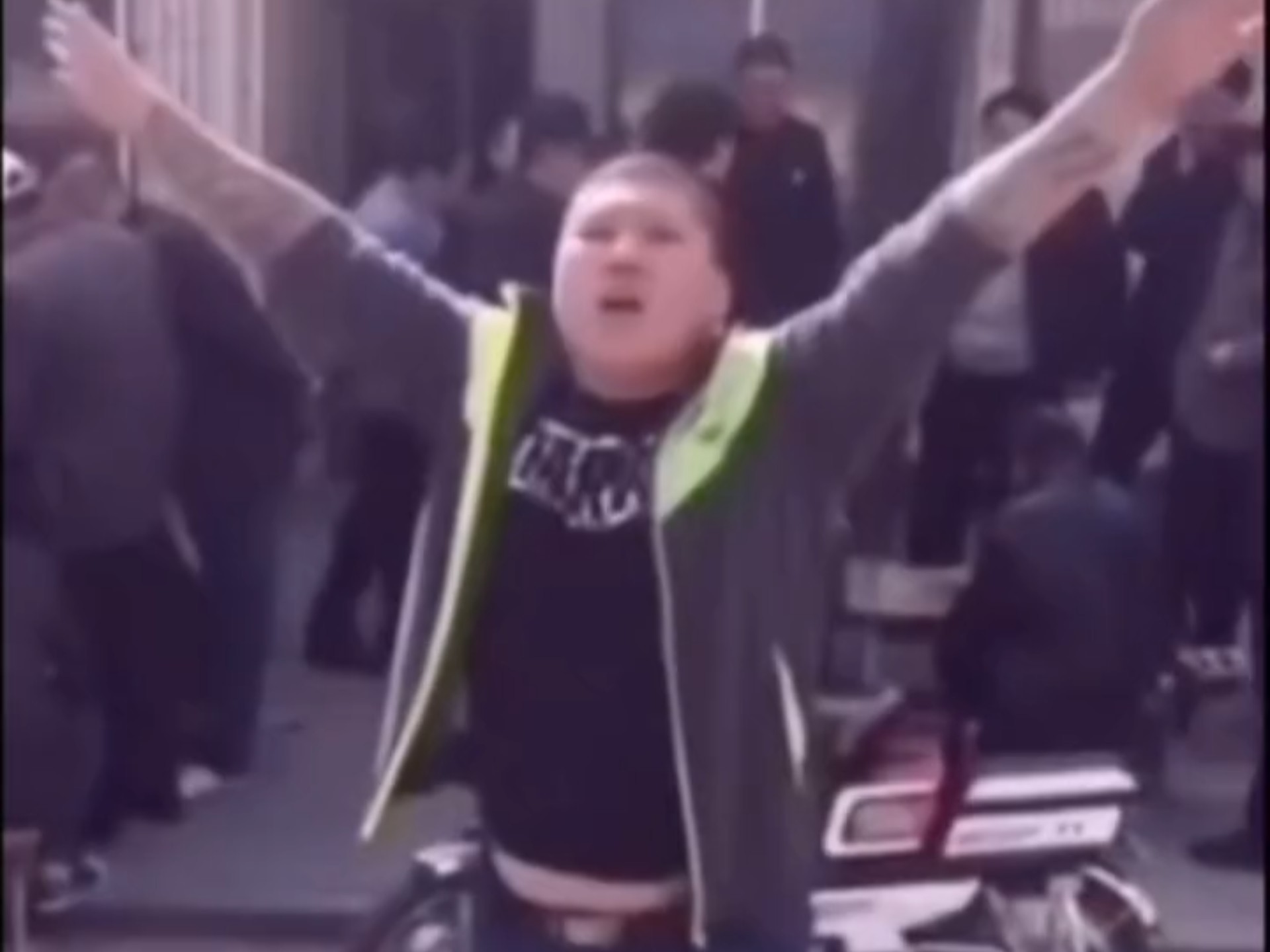 还得是老一辈艺术家，眼里没有对金钱的的渴望，只有对艺术的癫狂