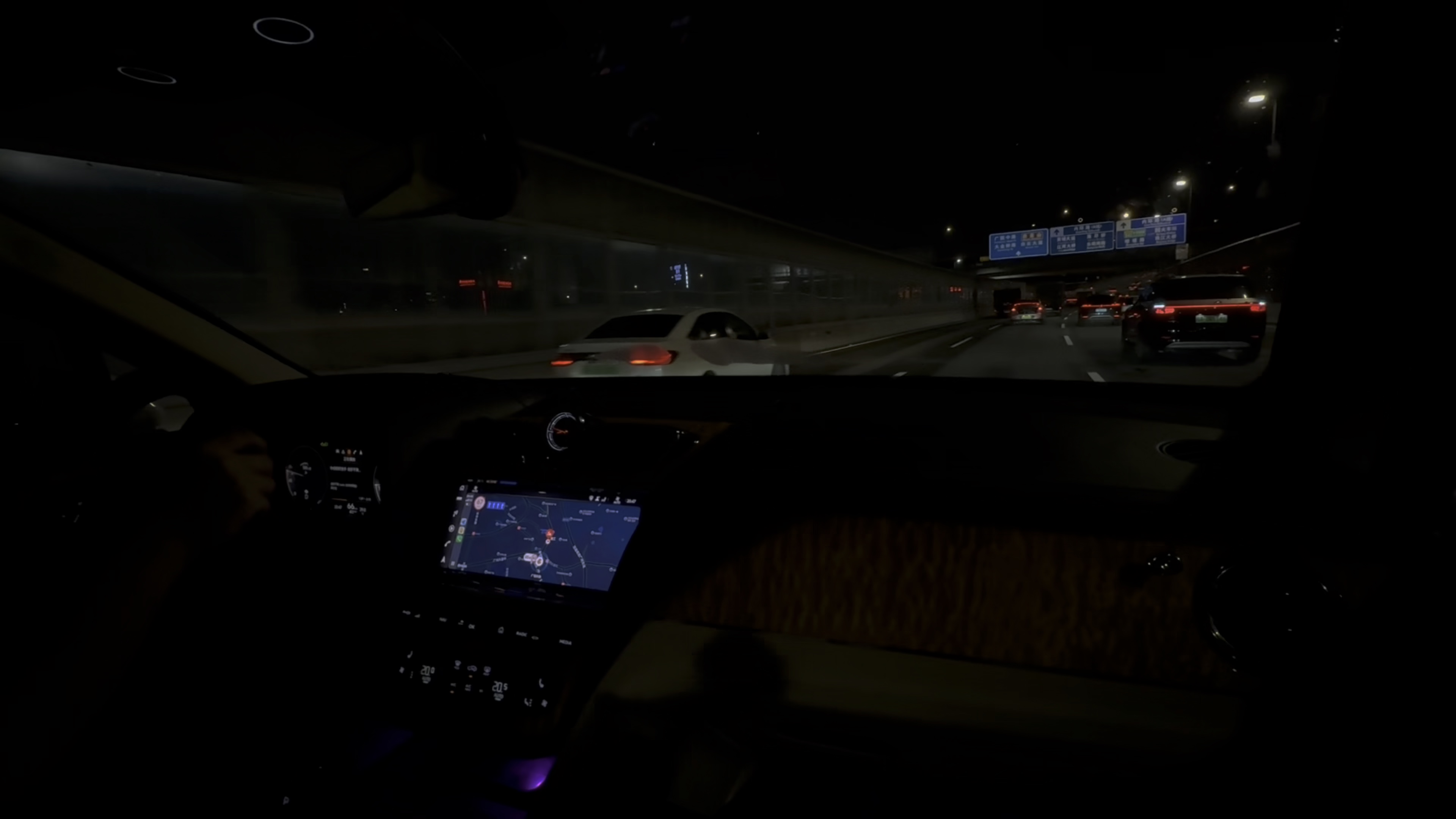 宾利添越第一人称视角沉浸式驾驶