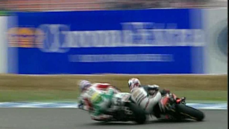 【猜赛道】激烈缠斗后的撞车