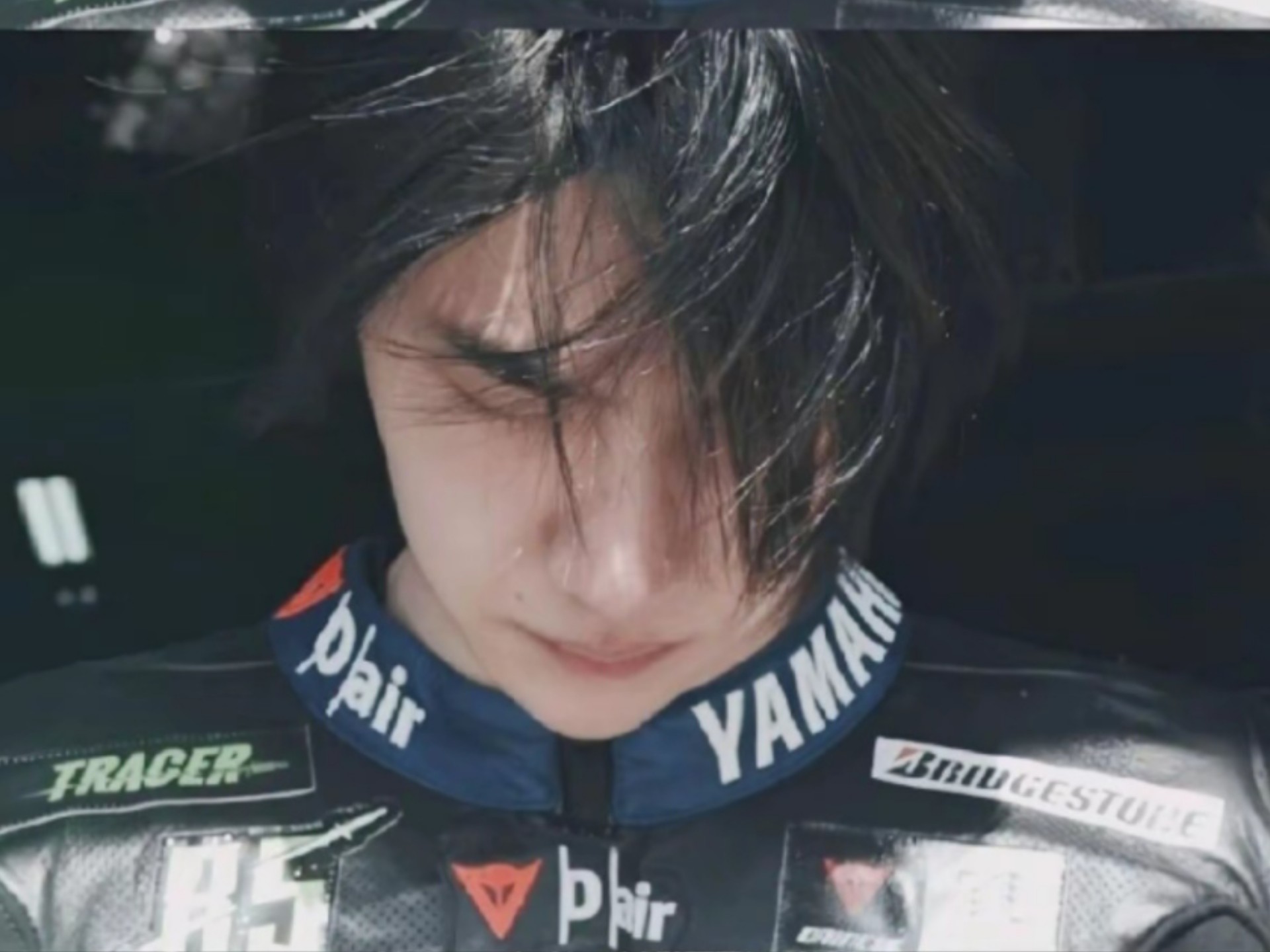 85号赛车手酷酷的！