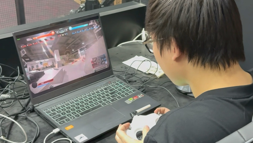 致敬传奇遥控器英雄哨兵操作手