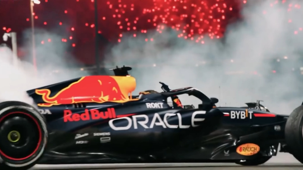 让我们有请世界一级路怒症and耐撞王！！Max Verstappen