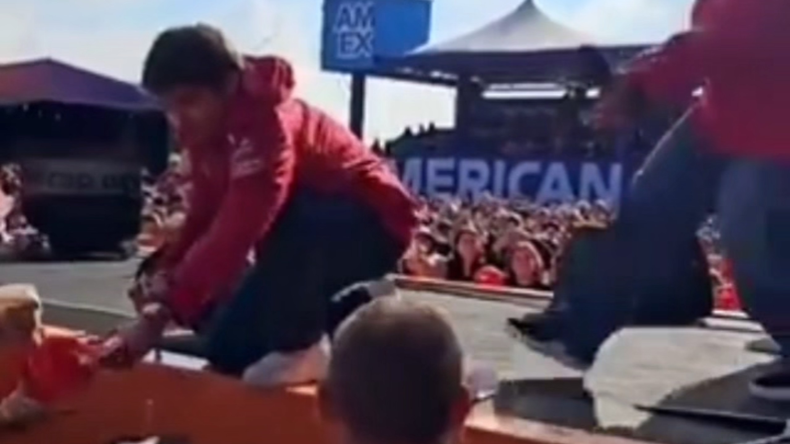 【4416】刘易斯吓唬签名中的勒克莱尔