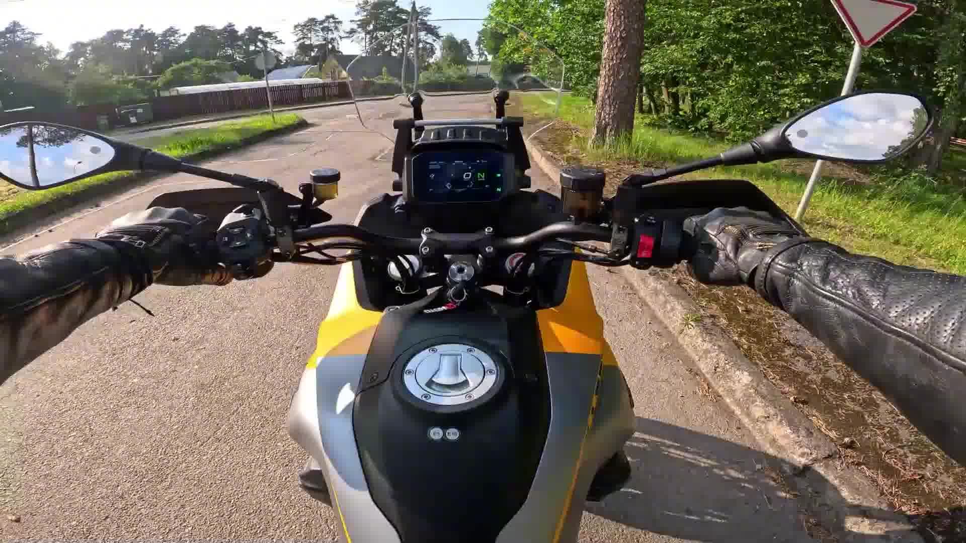 2025款Moto Guzzi Stelvio 第一视角试驾