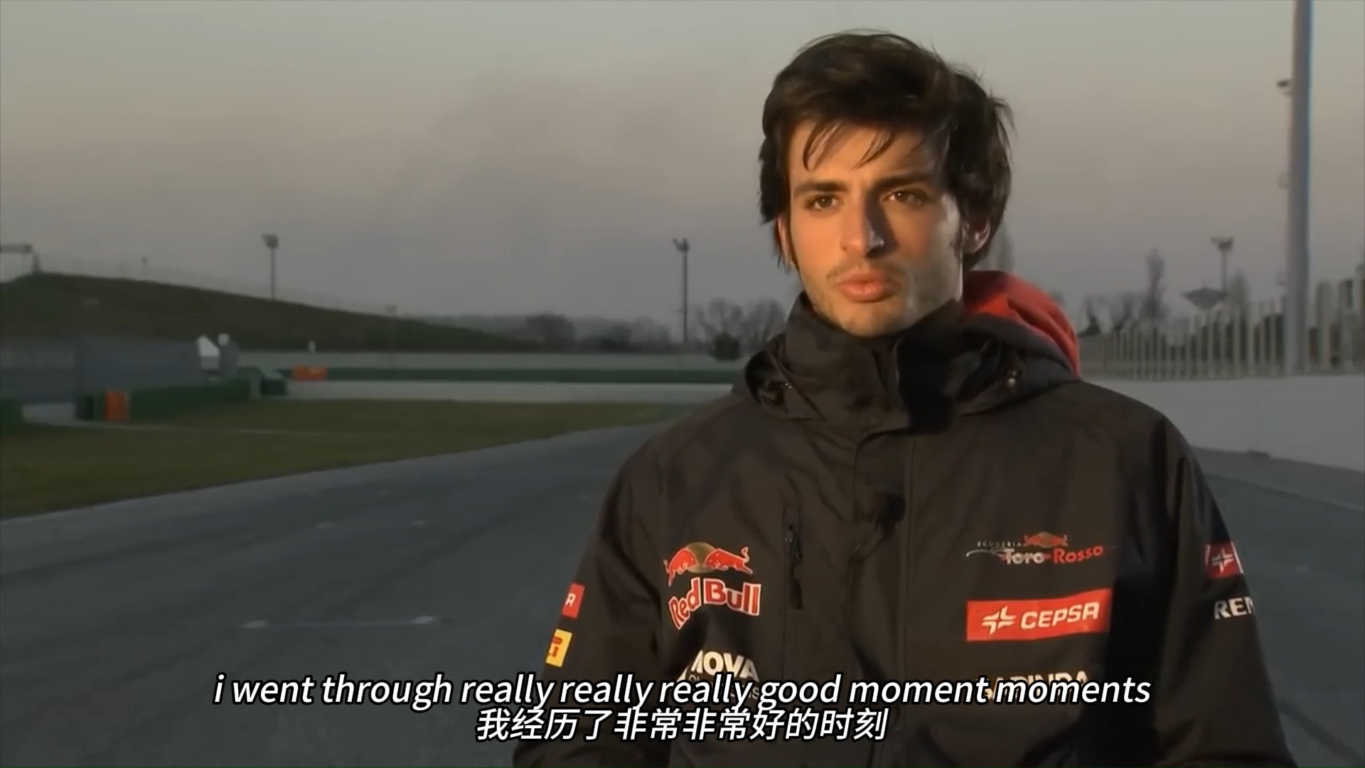 【335533/中英双字】2015年维斯塔潘和赛恩斯的Toro rosso季