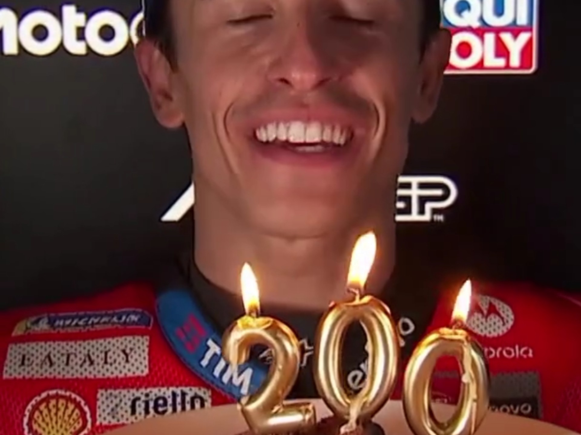 【MM93】DAZN庆祝马奎斯生涯200场大奖赛 吃蛋糕吹蜡烛  炒炒