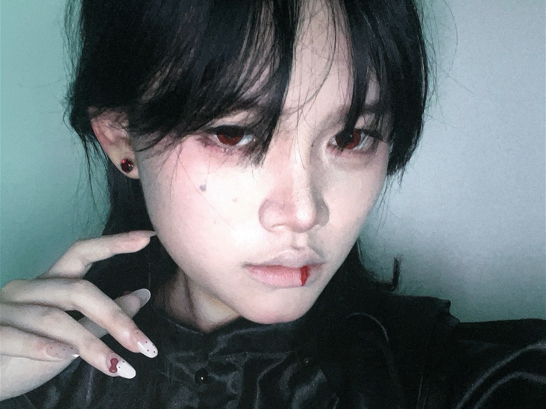 当我睁眼踏入这个世界