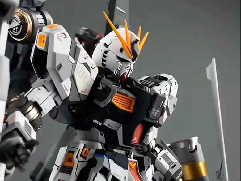 成年人的解压方式：白天当社畜，晚上当“机师”。别催，这台高达的