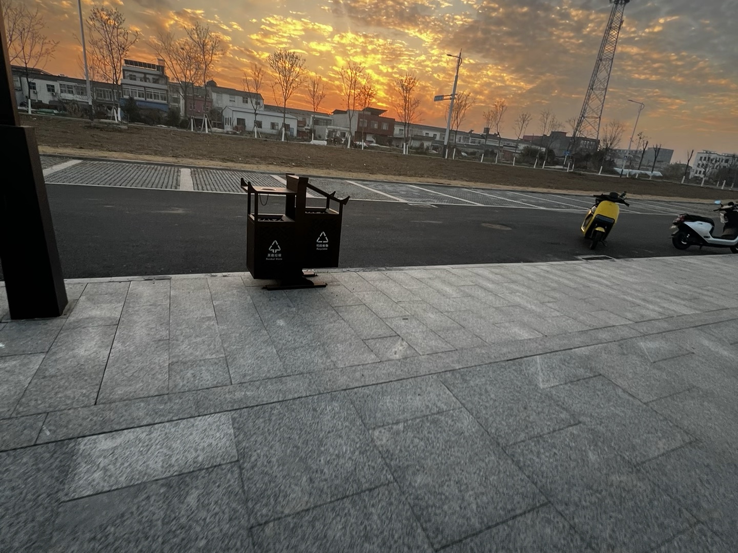 有钱没钱回家过年人在旅途莫要等闲 #黄昏美景 #年味早点办