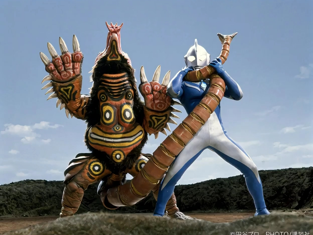 高斯TV全形态剧照