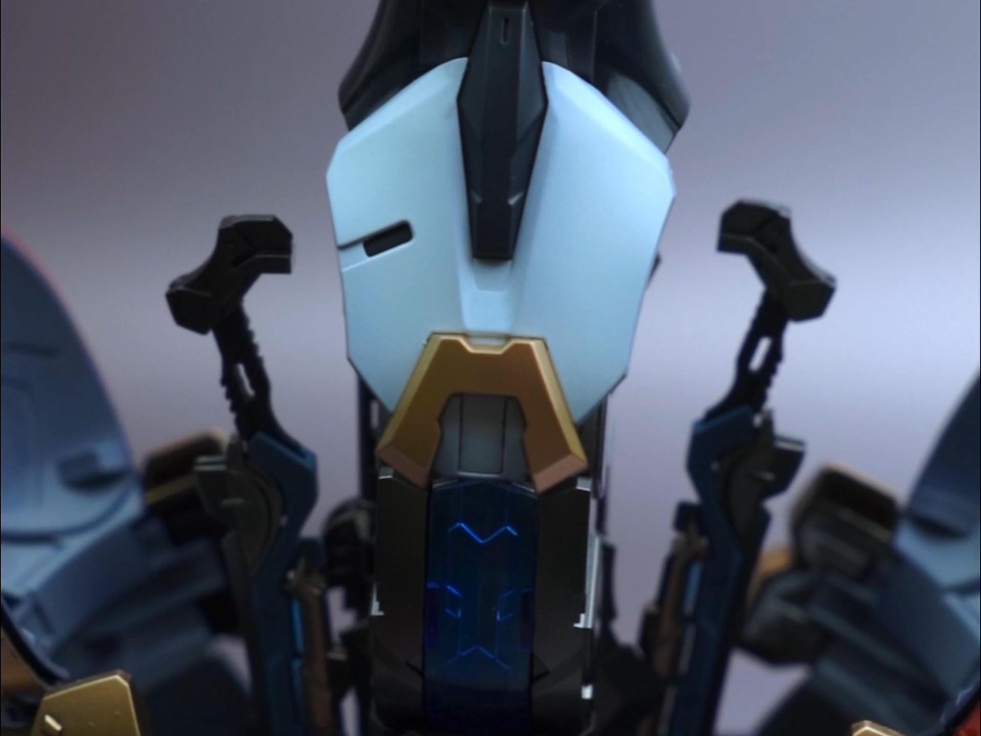 「乾坤在内，锋芒不露」