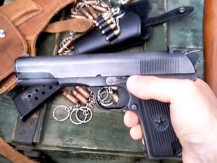 54式手枪，大黑星，全钢一比一复刻可拆卸分解重量2斤左右，不可发